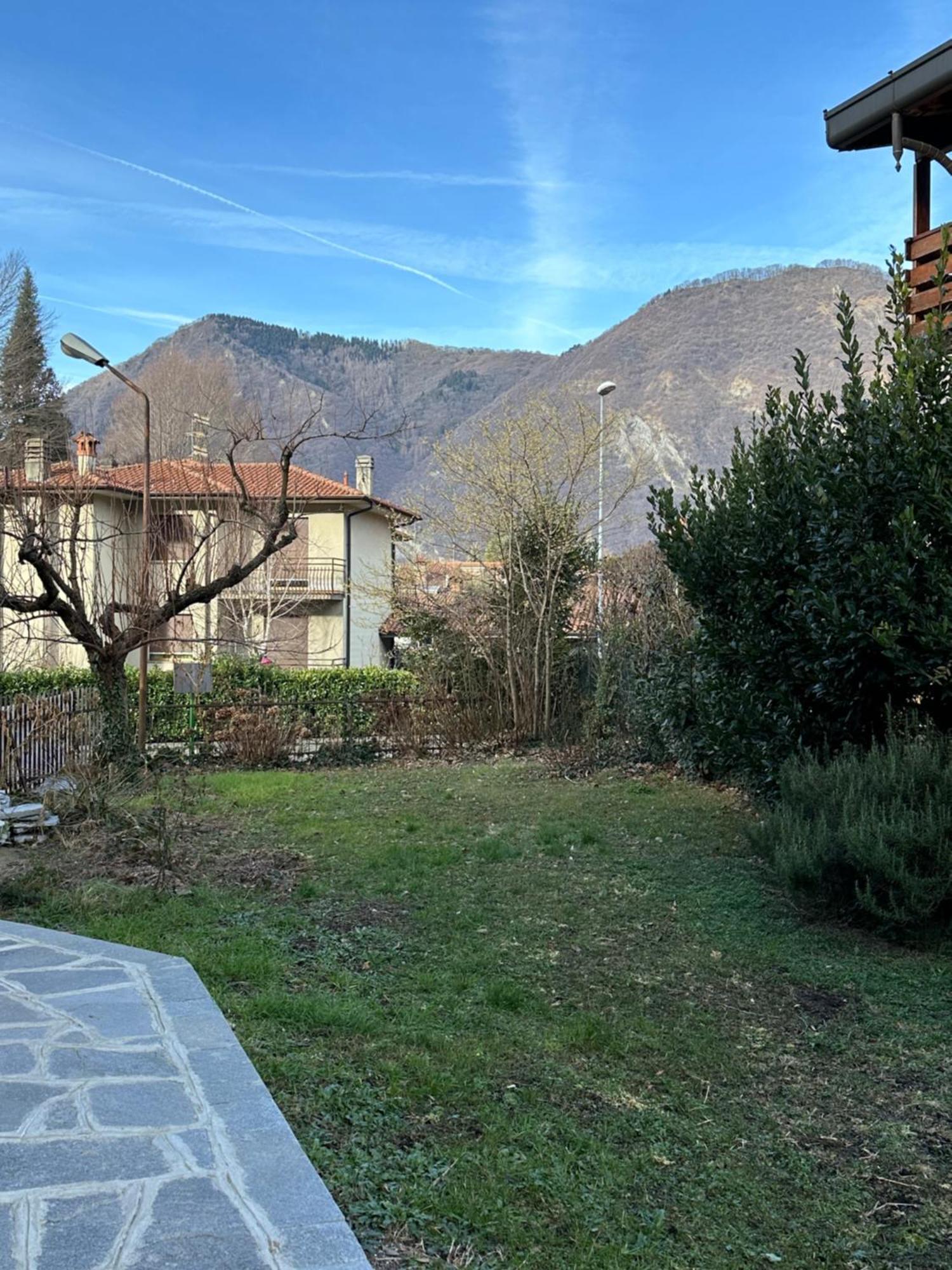 A Due Passi Dal Lago Canzo Exterior photo